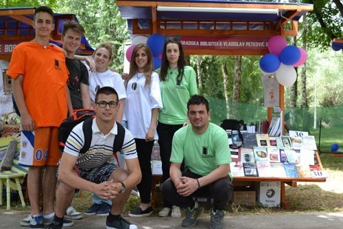 Штанд Библиотеке на фестивалу ДУК Чачак 2016